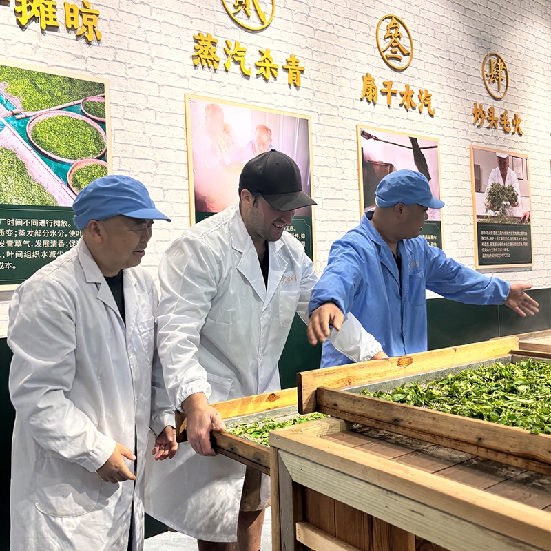 2025年4月10日美籍友人（罗文先生）参观体验