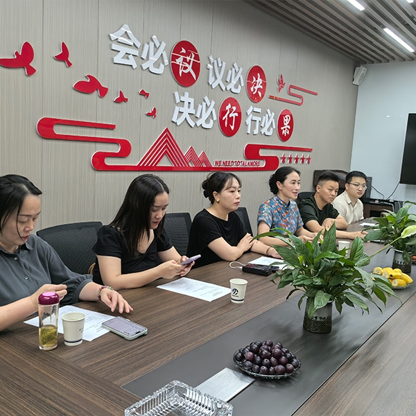 2025年7月3日武汉女企业家协会到鸿茂药业参观