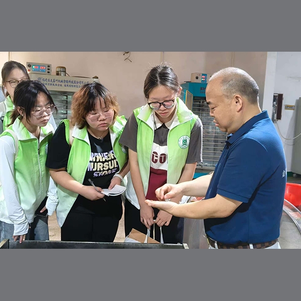 2025年7月5日华中农业大学生命科学技术学院到金苔香茶业参加暑期实践