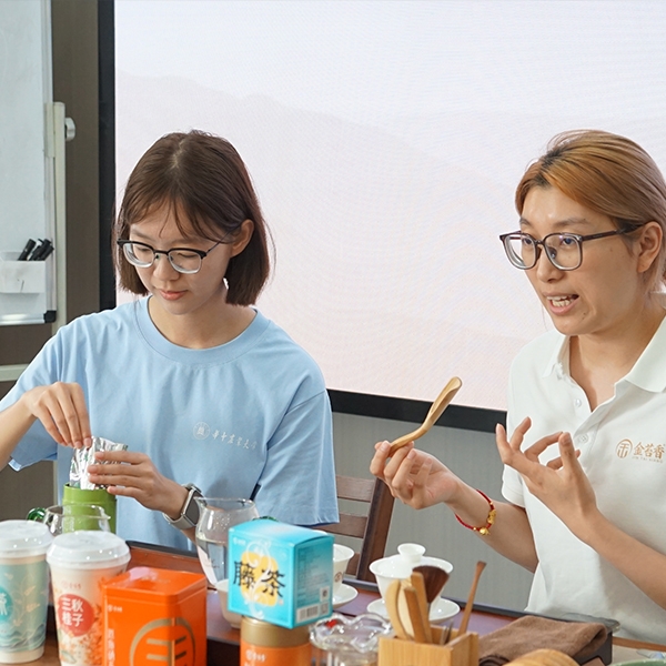 2025年7月6日华中农业大学食品科技学院到金苔香茶业开展社会实践活动