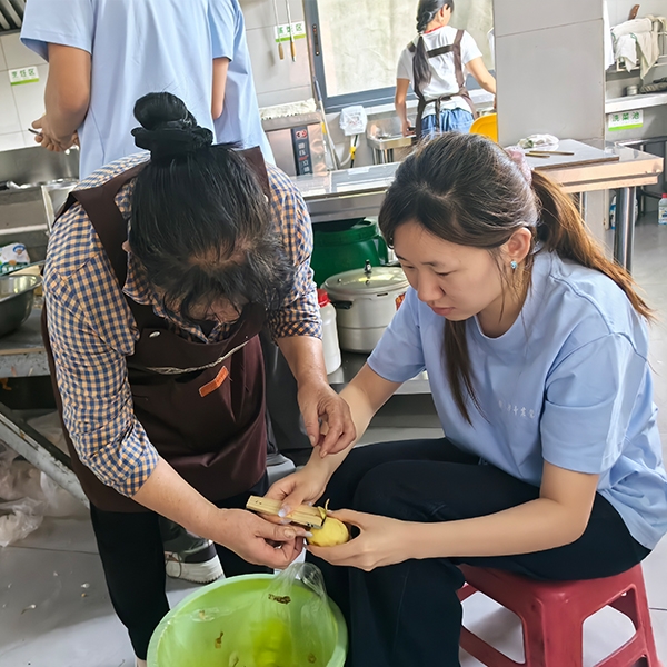 2025年7月9日华中农业大学人工智能+信息学院到金苔香茶业开展社会实践活动