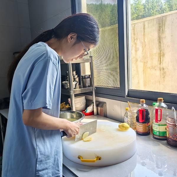 2025年7月9日华中农业大学人工智能+信息学院到金苔香茶业开展社会实践活动