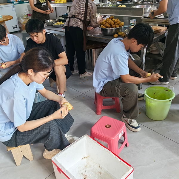 2025年7月9日华中农业大学人工智能+信息学院到金苔香茶业开展社会实践活动