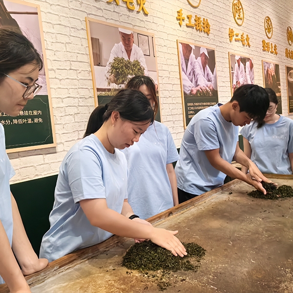 2025年7月9日华中农业大学人工智能+信息学院到金苔香茶业开展社会实践活动