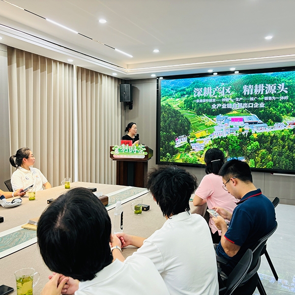 2025年7月17日武汉大学首届雷军班同学莅临金苔香茶业参观交流