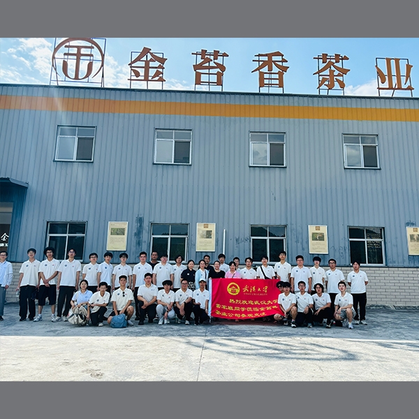 2025年7月17日武汉大学首届雷军班同学莅临金苔香茶业参观交流