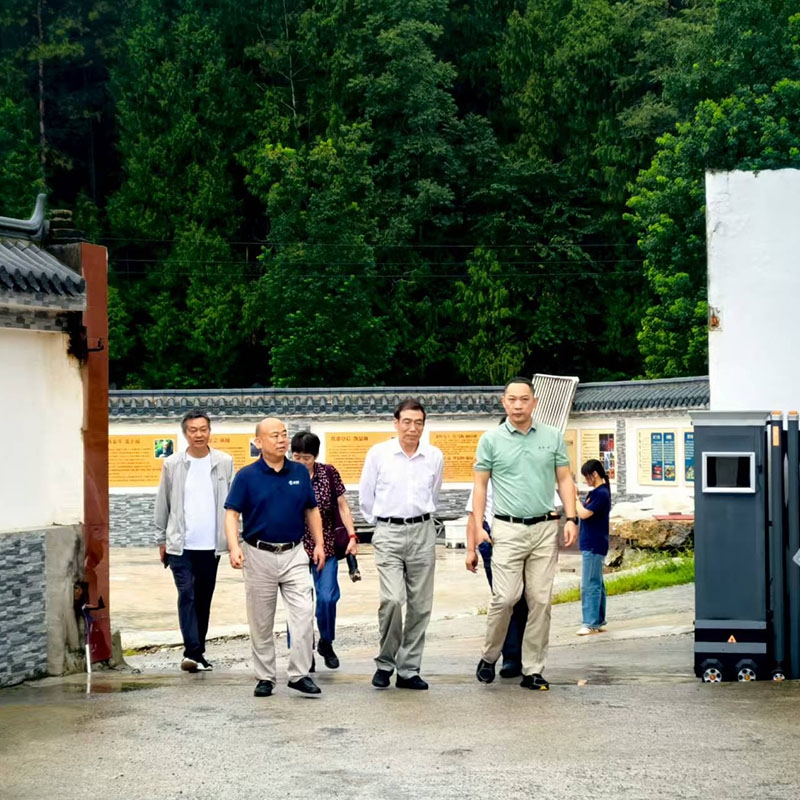 2025年9月13日中国科学院院士武汉大学高等研究院院长朱玉贤一行赴金苔香茶业调研
