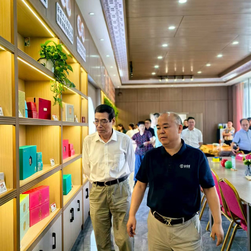 2025年9月13日中国科学院院士武汉大学高等研究院院长朱玉贤一行赴金苔香茶业调研